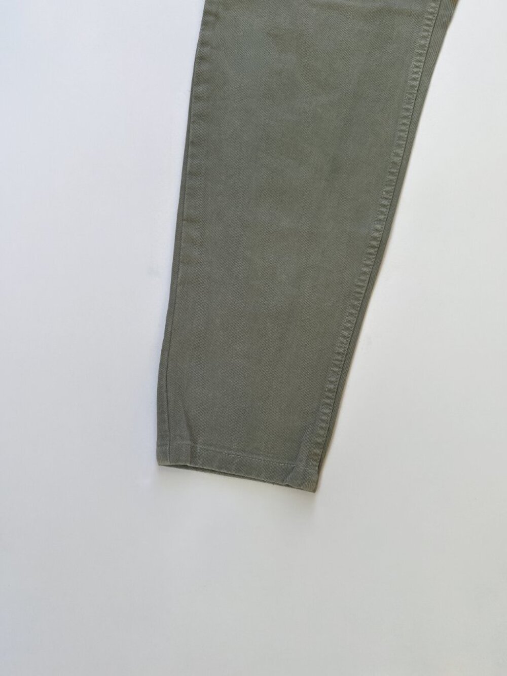 Guess Jeans - Picture 2 of 6